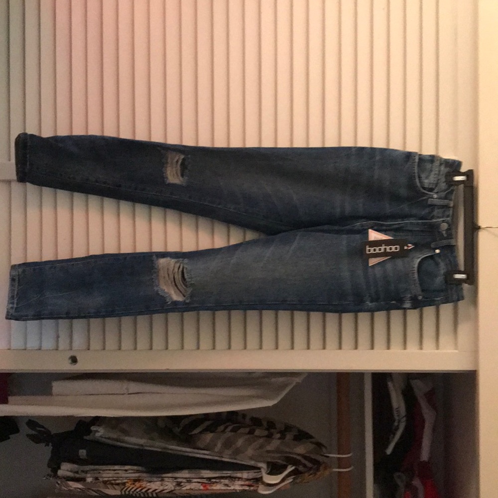 HIGH RISE DISTRESSED MOM JEANS MID BLUE